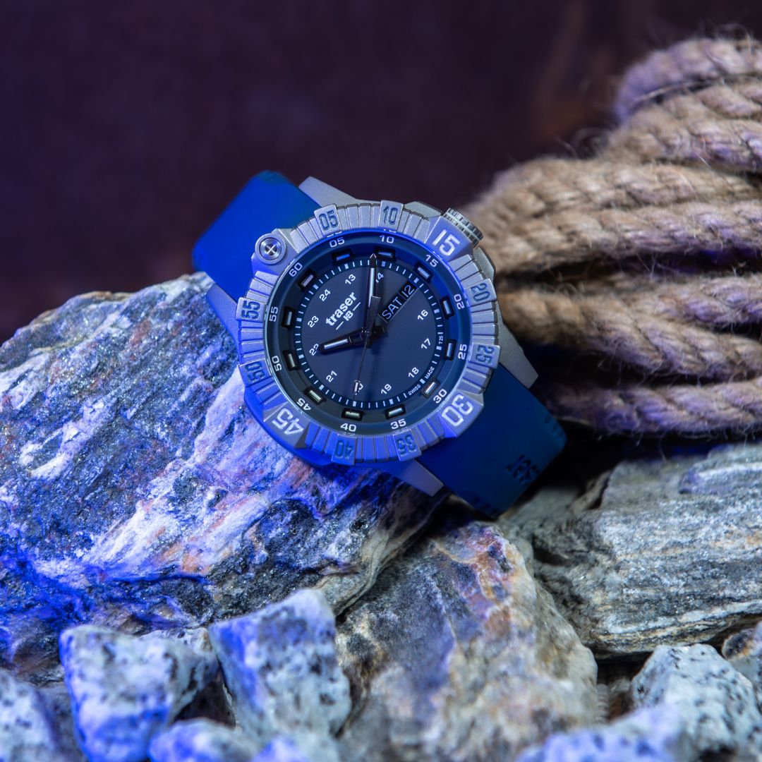 tytanowy-zegarek-traser-110667-szara-tarcza-niebieski-pasek-gumowy